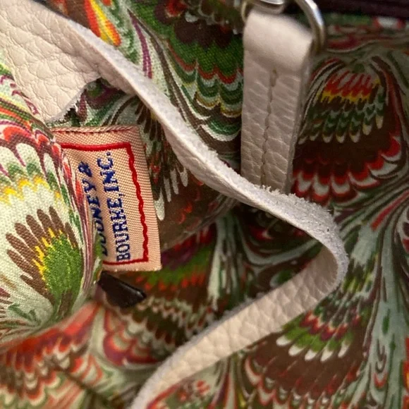 Dooney & Bourke Cream Leather Shoulder Bag - Picture 5 of 8